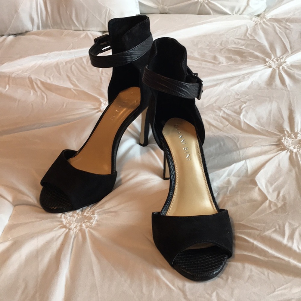 Gianni Bini black suede look heels size 8